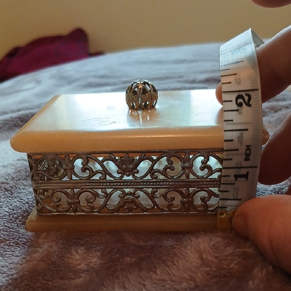 Genuine Italian Alabaster Jewelry Box - Picture 5 of 8